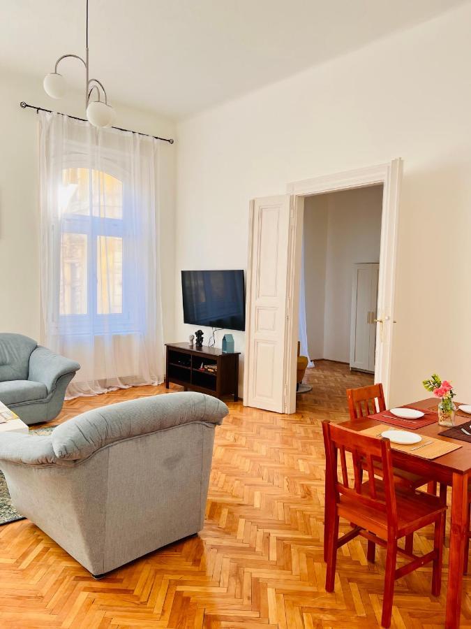 Apartment Friends Central Oradea Dış mekan fotoğraf